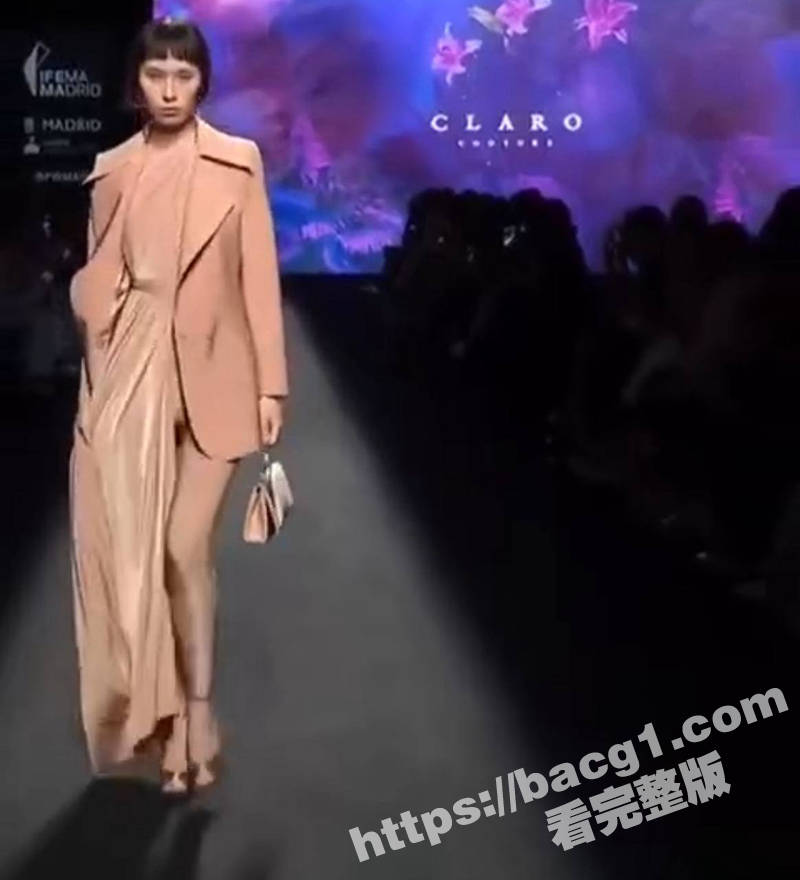 Claro时装秀 长腿模特真空走秀 设计师连内裤都不让穿 阴毛外露在T台乱飞