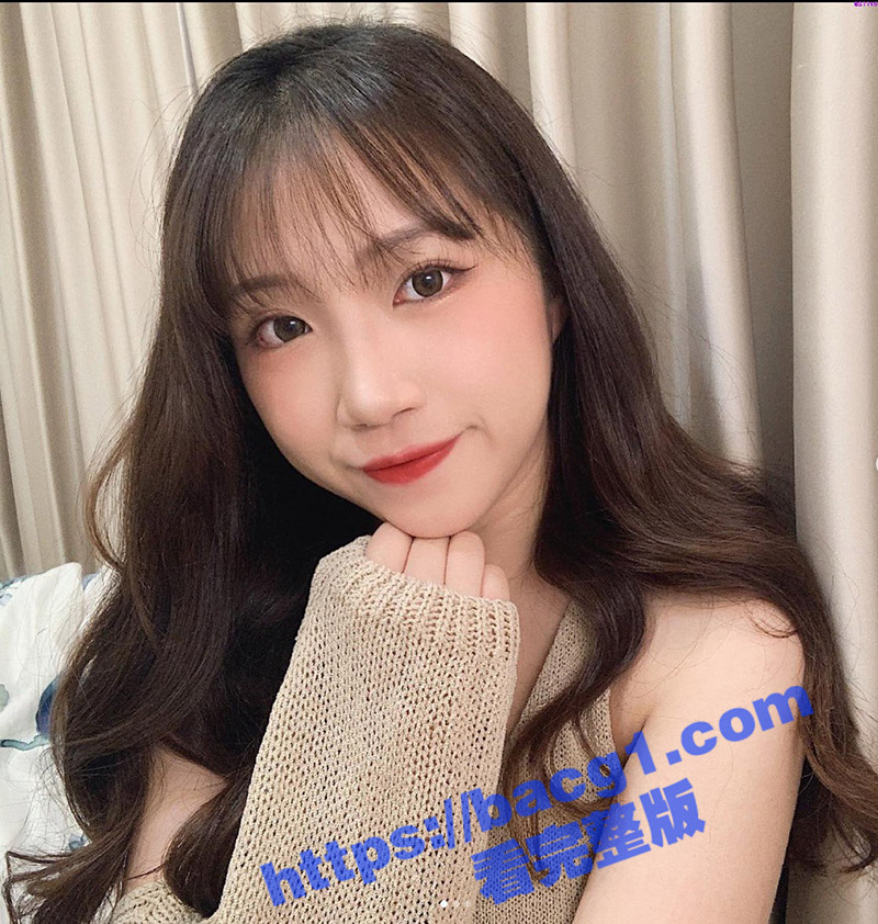 IG上约到的高颜值小网红 露脸深喉吃鸡十分反差 被摁压在床上狠狠调教