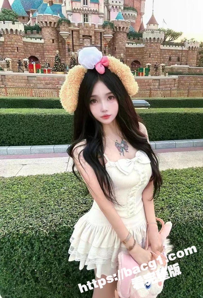 高校大三美女学生 小相关图片