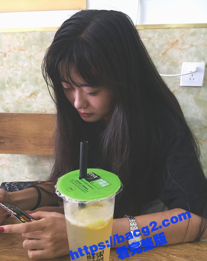高校学妹约炮视频流出 一杯奶茶就能带走开房 反差骚货小母狗口技惊人