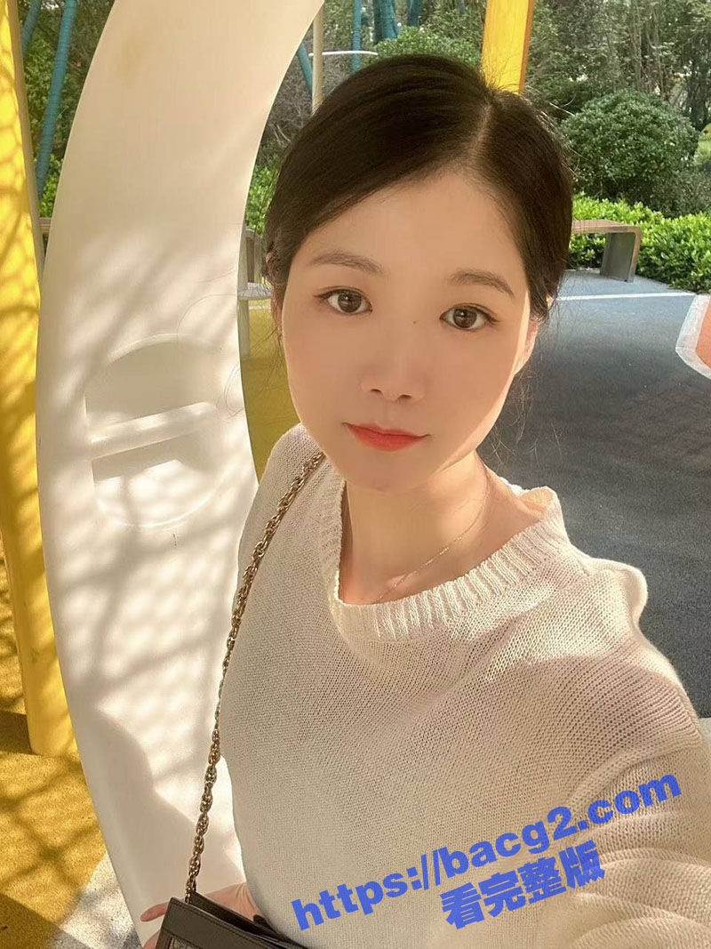 大神Soul上勾引 极品长腿辅导员 颜值清纯身材一流 逆天长腿白嫩诱人 穿情趣丝袜勾引自慰视频曝光