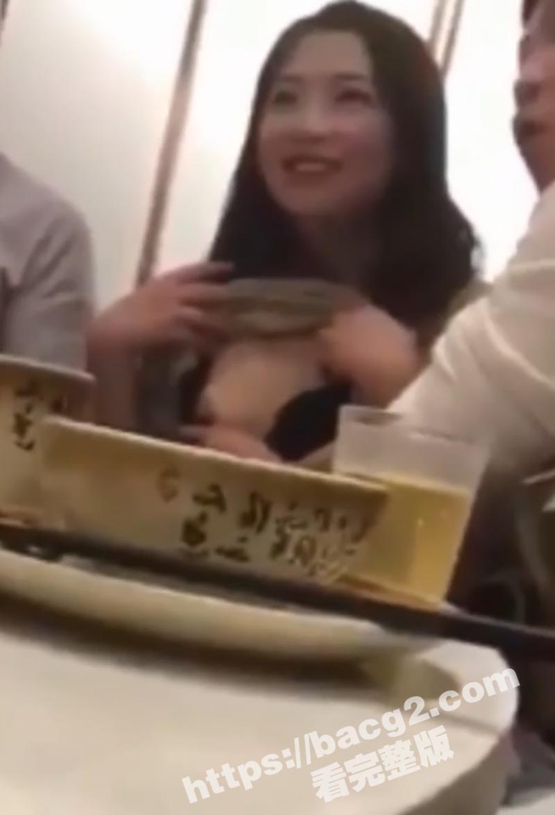 猎奇时刻 各种美女走相关图片