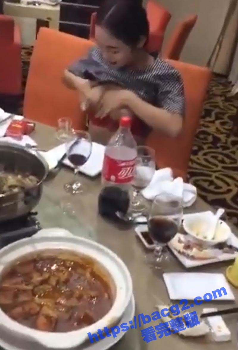 猎奇时刻 各种美女走相关图片