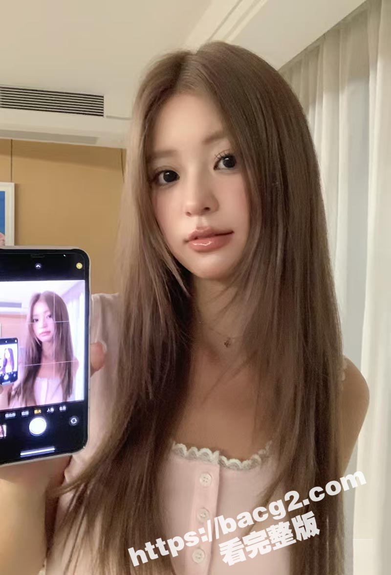 00后湖南嫩妹 刘橴函 被主人带到酒店调教 落地窗前撅起蜜桃臀勾引主人 多毛小穴遭无套狂野爆操