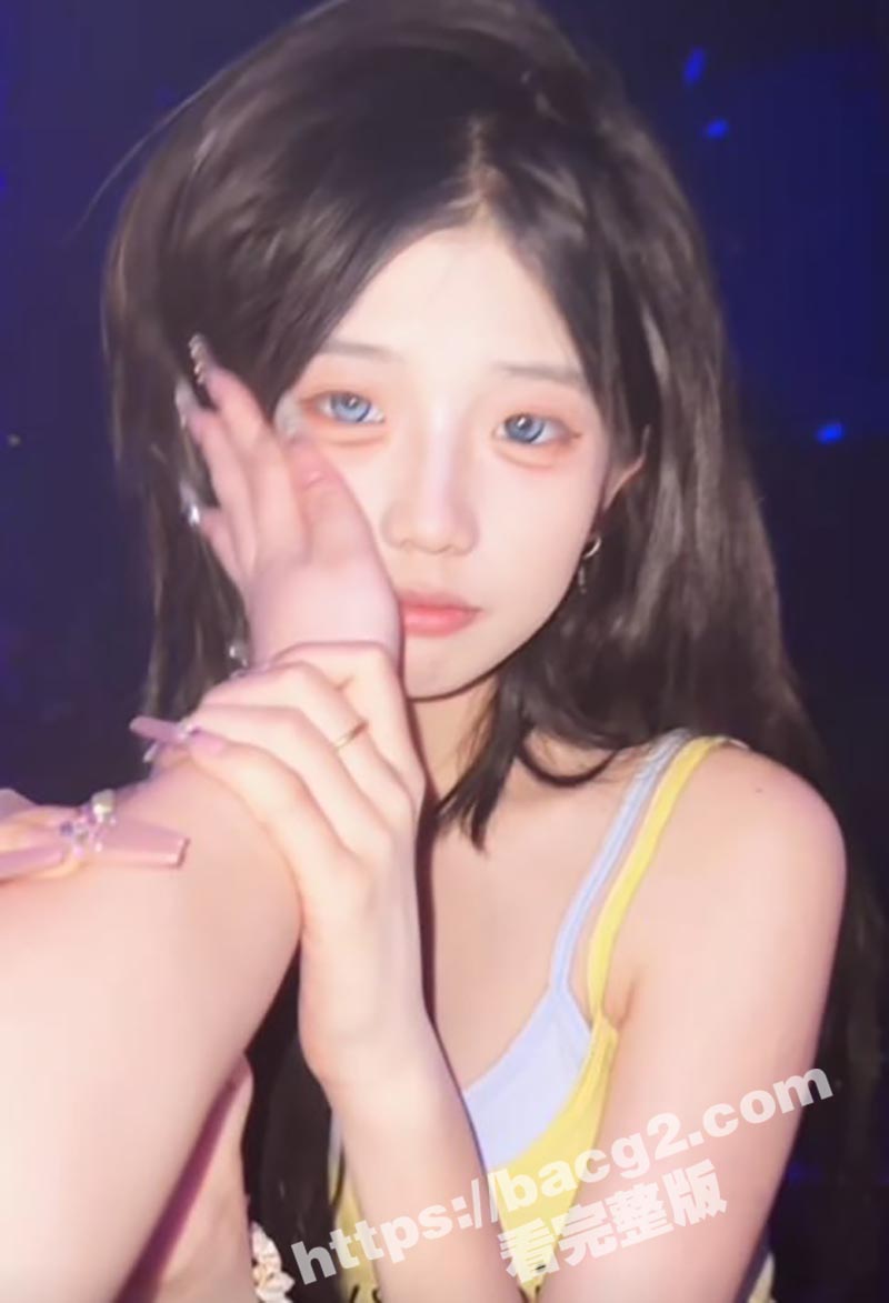 抖音清纯系网红 小妍相关图片