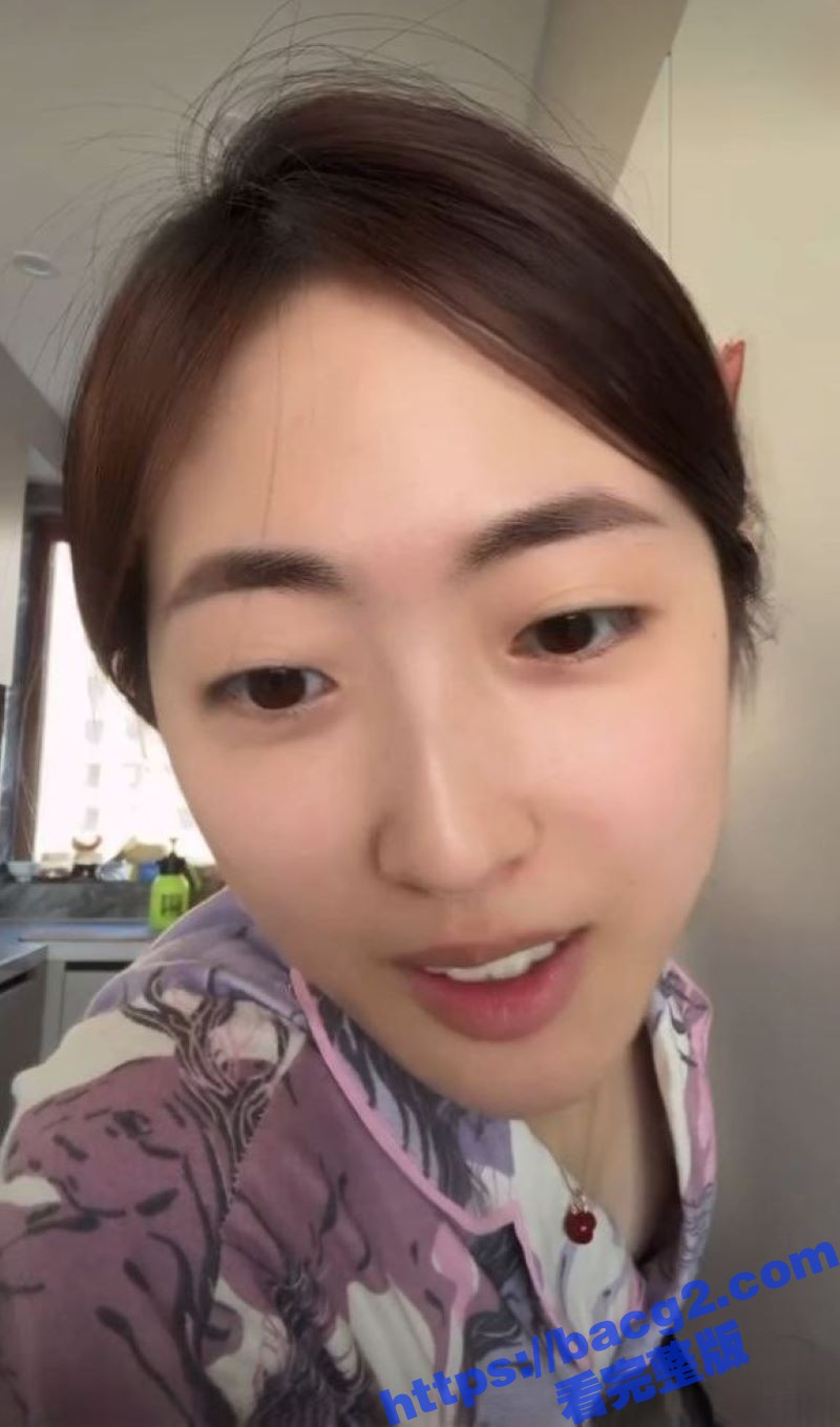 抖音极品美女直播漏奶相关图片