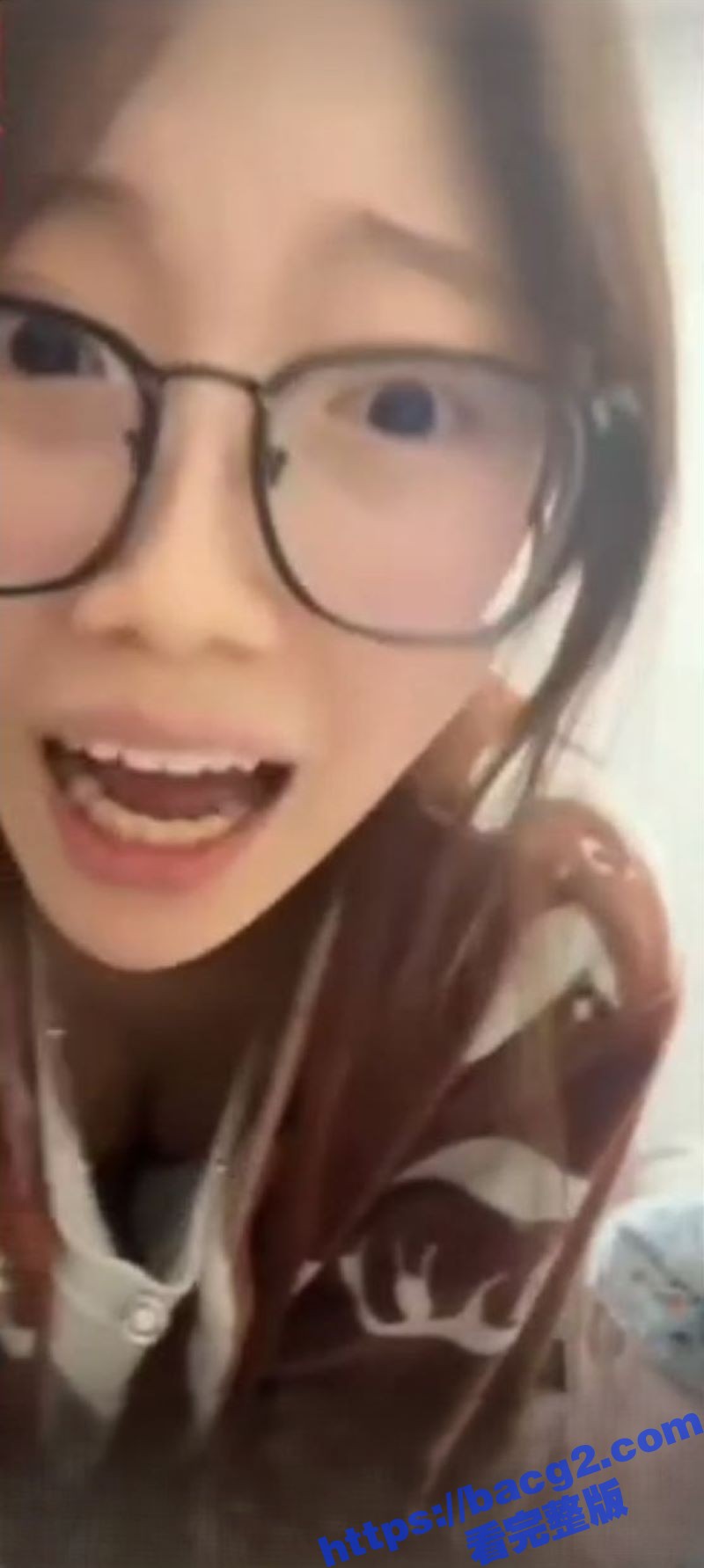 抖音极品美女直播漏奶相关图片