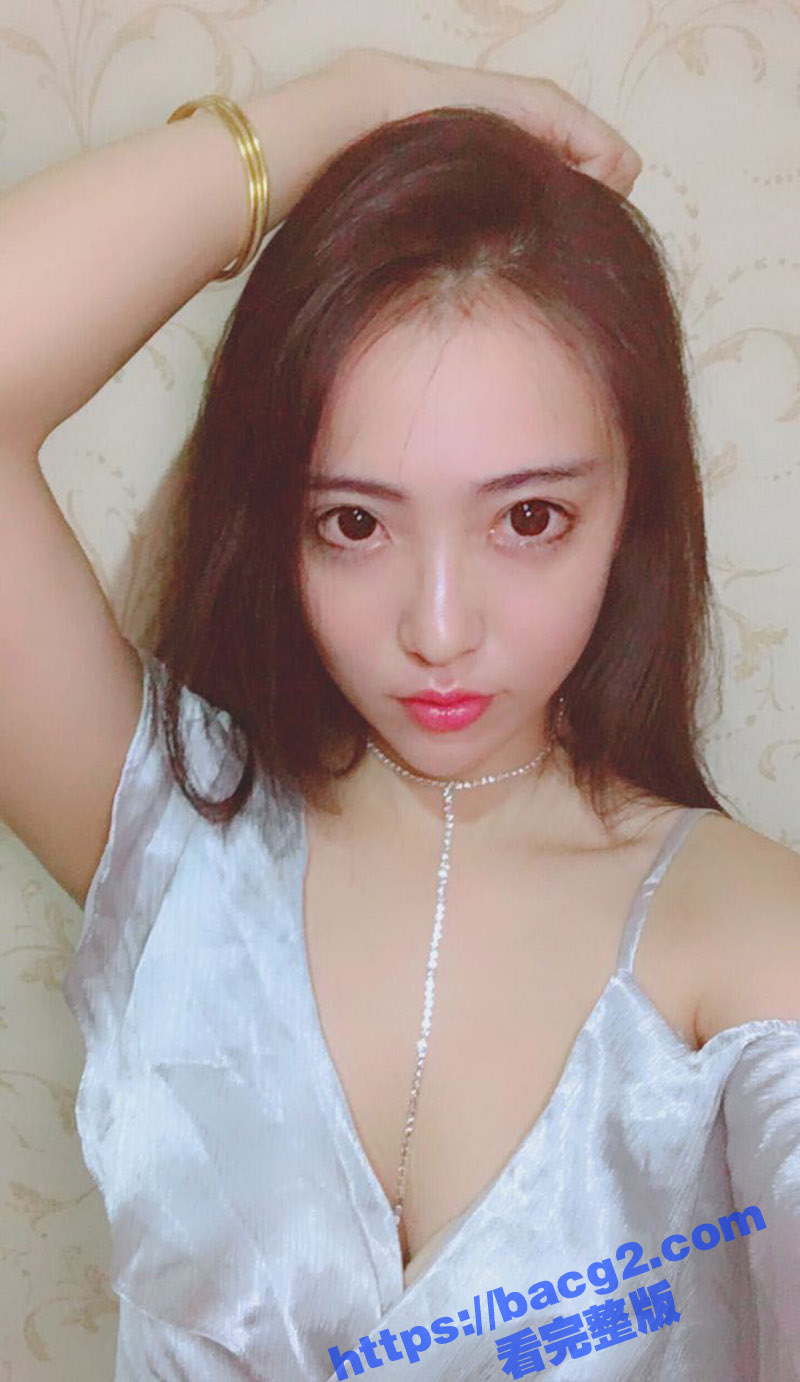 高颜值大眼学生妹  相关图片