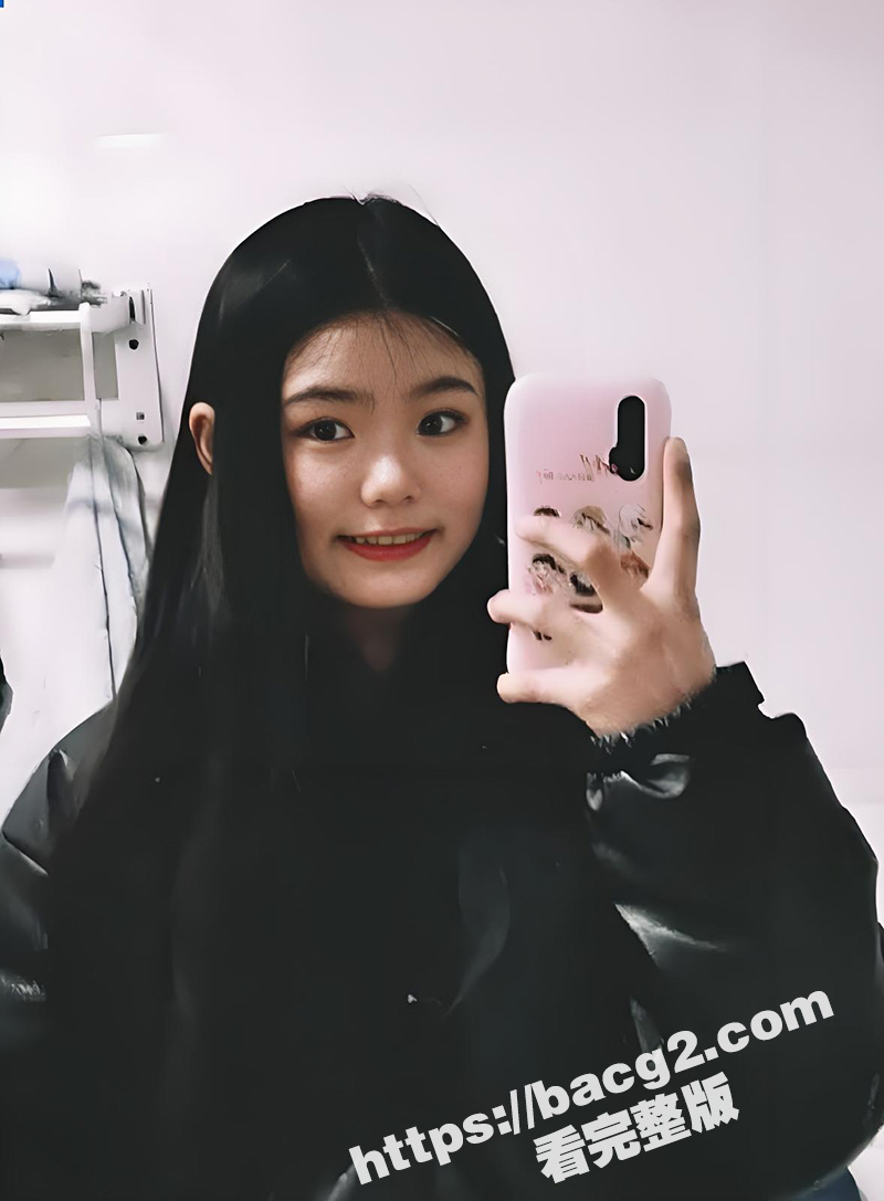高颜值清纯女大学生 相关图片