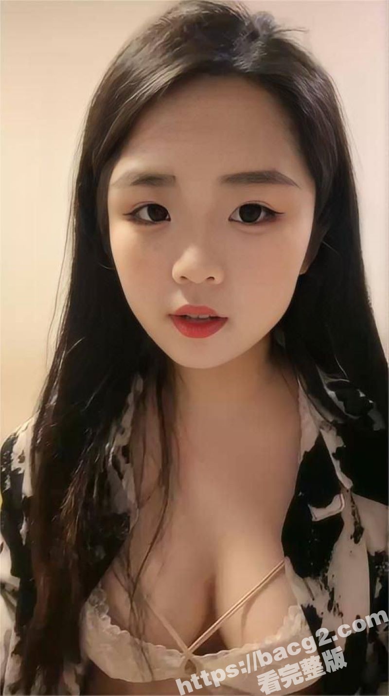 长相甜美满是纹背的精神小妹 花样百出的性爱姿势让人大饱眼福 口中骚话不断对白超激情！