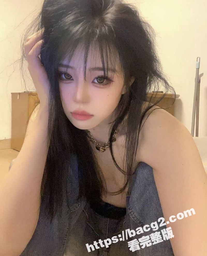 高颜值大眼反差婊 清纯外表性感尤物 大尺度自慰福利流出 各种道具玩弄骚穴 淫水止不住的流