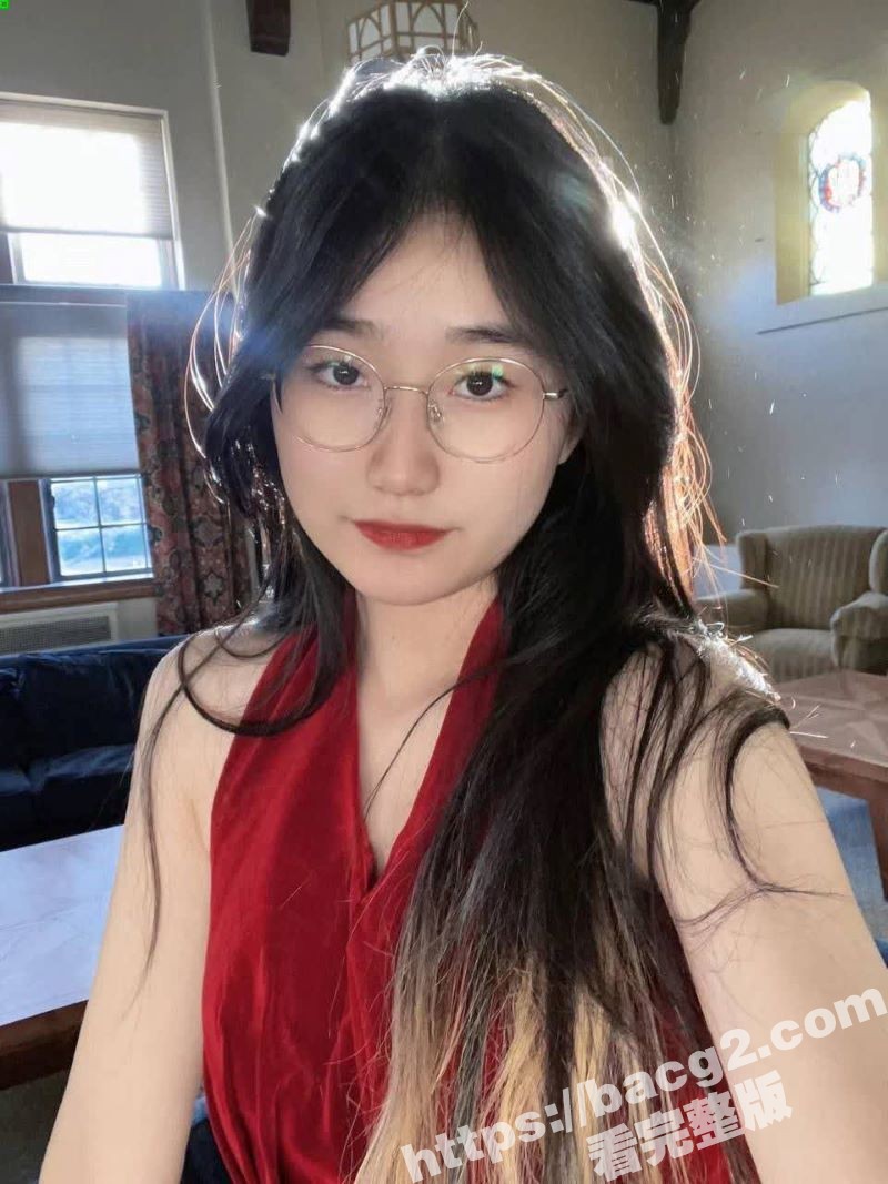 反差眼镜婊女大学生 相关图片