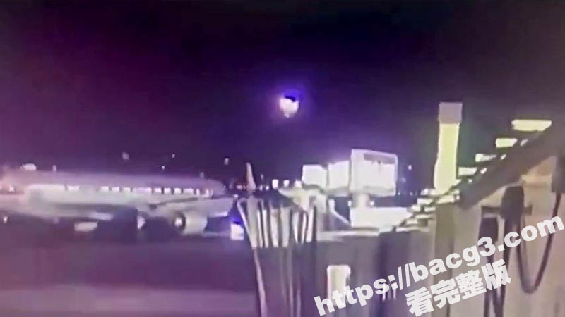 美国客机与军用直升机相关图片