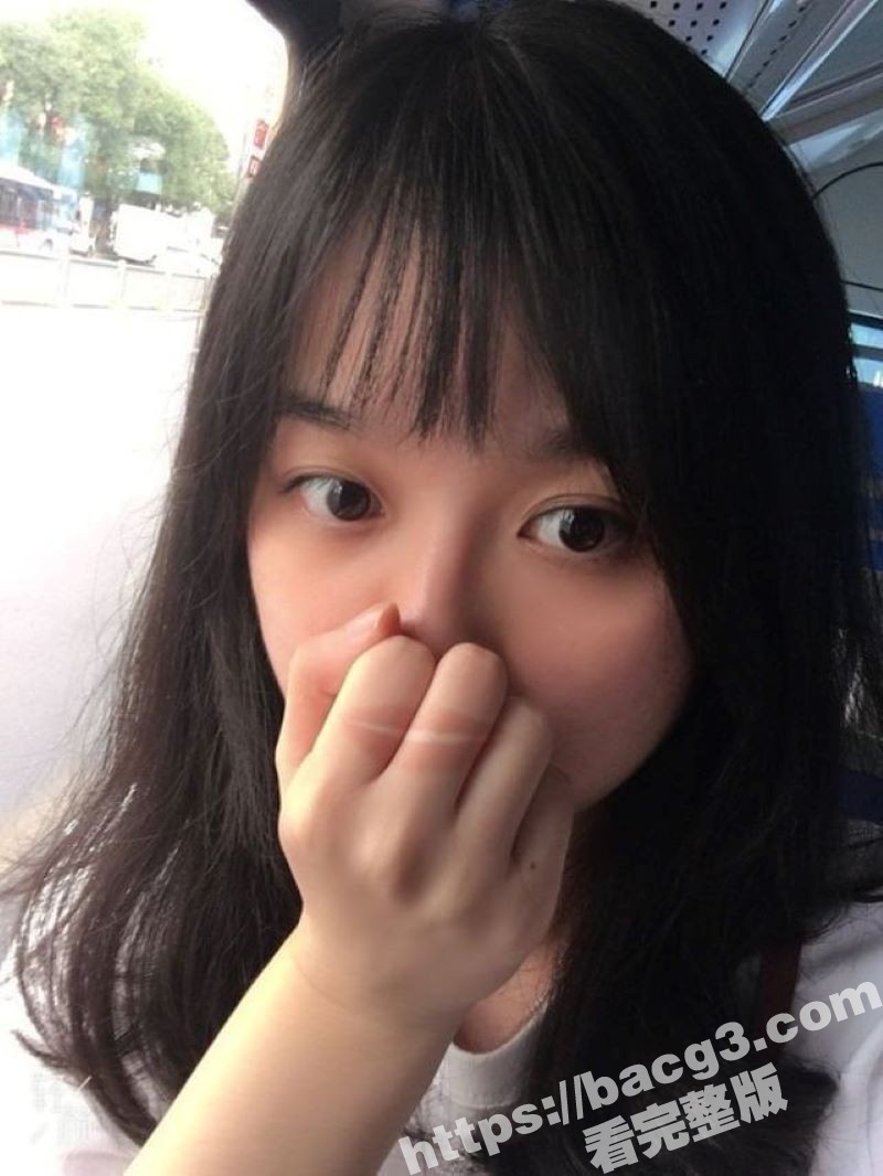 清纯眼镜骚母狗 爱好轻度捆绑SM 露脸口交口水拉丝 被绑在床架玩弄小脚丫 骚气十足！