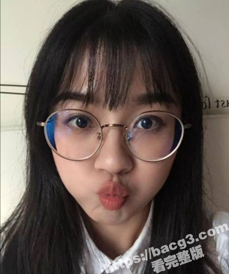 清纯眼镜骚母狗 爱好相关图片