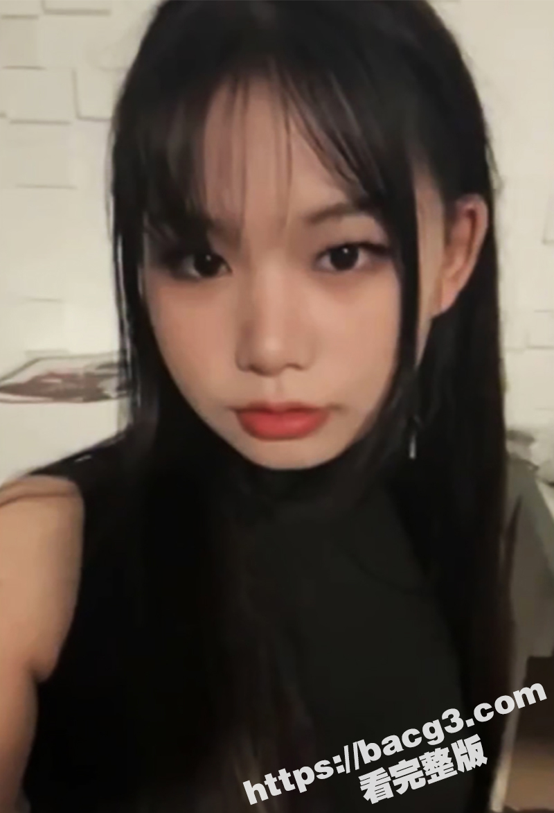 四位美女裸足玩弄小哥相关图片