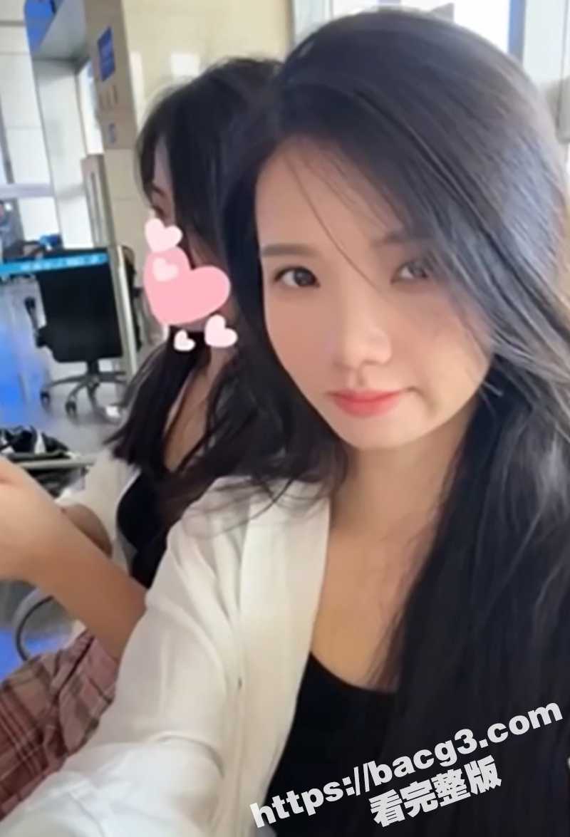 四位美女裸足玩弄小哥相关图片