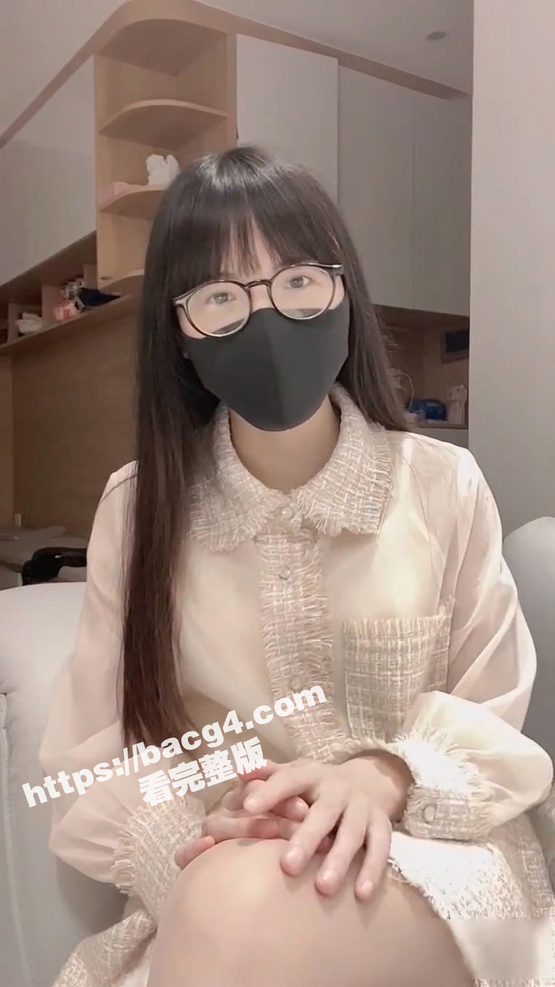 极品反差眼镜女老师 边玩骚穴边讲解生理知识 跳蛋塞逼爽到高潮全身颤抖！