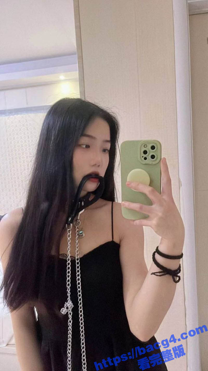 黑长直反差婊被炮友网调视频流出 狗盆吃饭 玩弄骚穴淫叫不停 人前清纯女神 人后淫荡母狗！