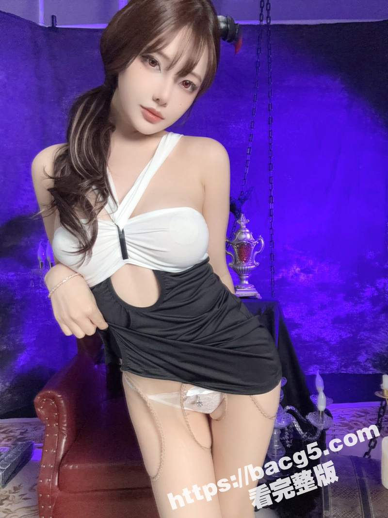 艺术学院极品学妹 黑丝渔网袜制服诱惑 大秀身材骚穴都漏出来了！