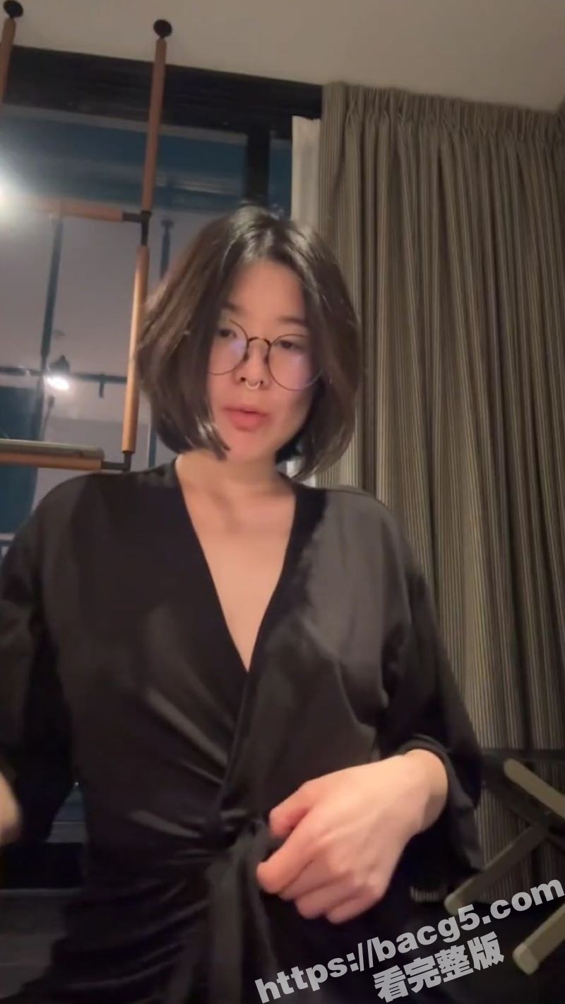 极品蜜桃臀反差婊 金主私拍视频泄露 镜头前全裸搔首弄姿 掰开蜜穴近距离展示！