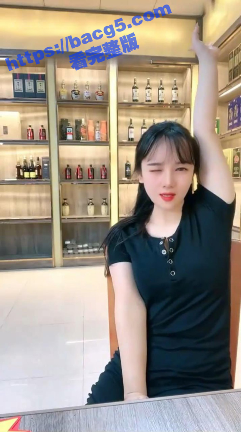 烟草店巨乳老板娘生意相关图片