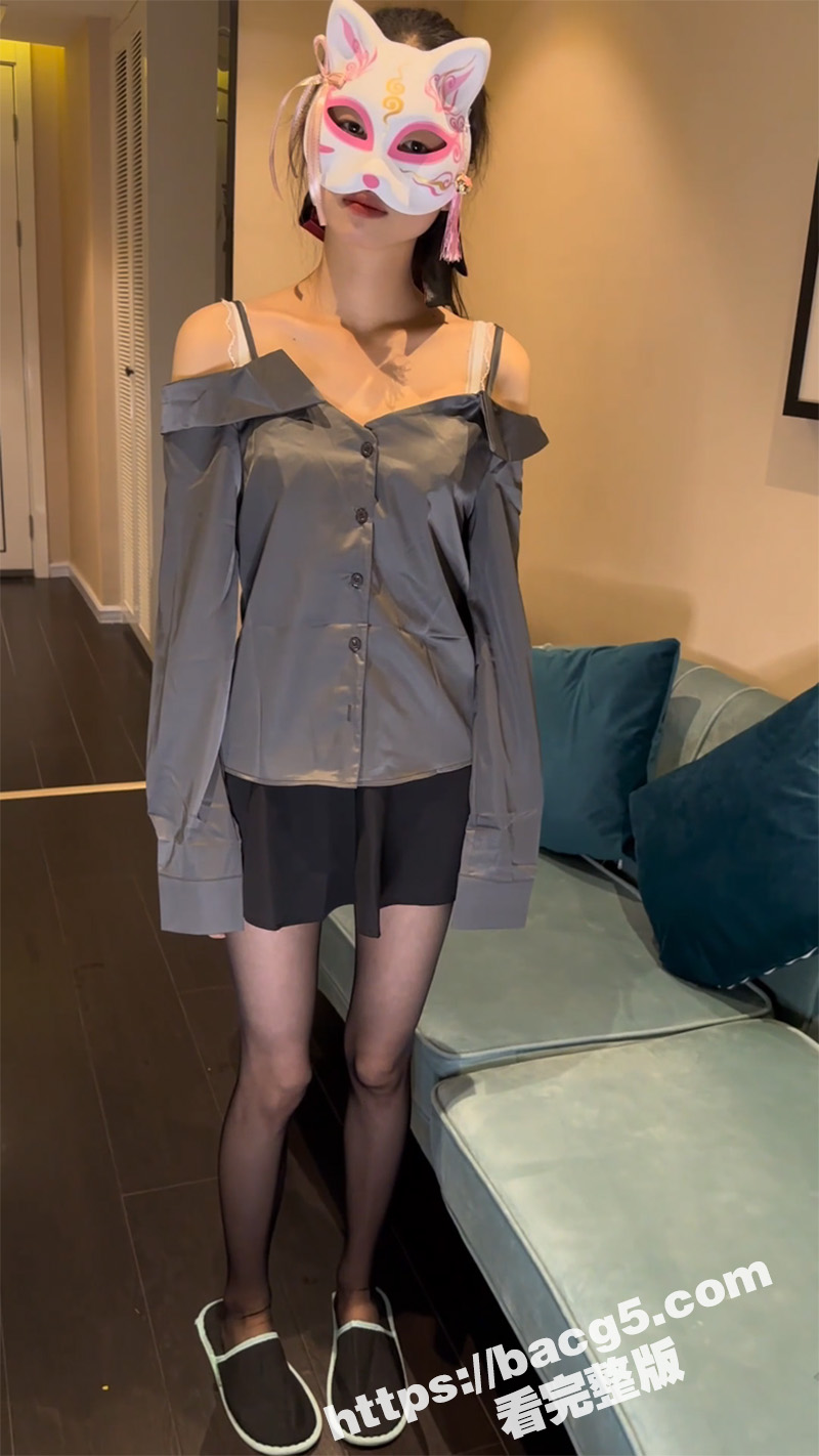 江南第一深情 长沙处女系列第三弹 酒店玩弄黑丝长腿嫩妹 各种道具乱翻上阵 白浆流个不停！