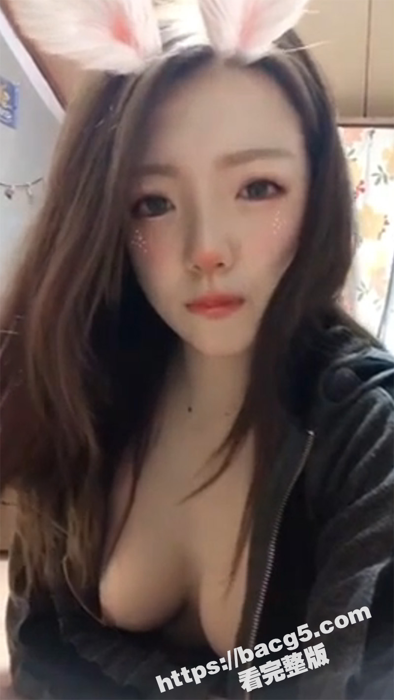 高颜值大奶反差婊 和相关图片