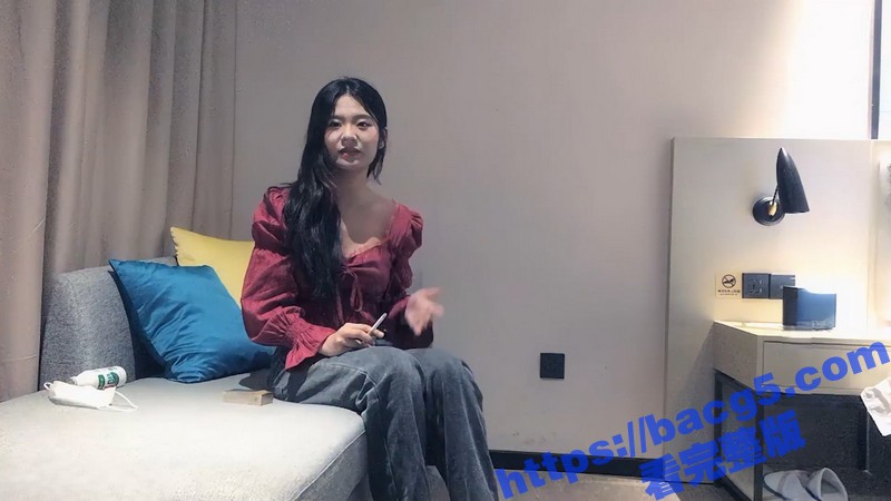 约炮甜美红裙妹子 各种战斗姿势层出不穷 大长腿被抬起狠狠后入 呻吟不断！