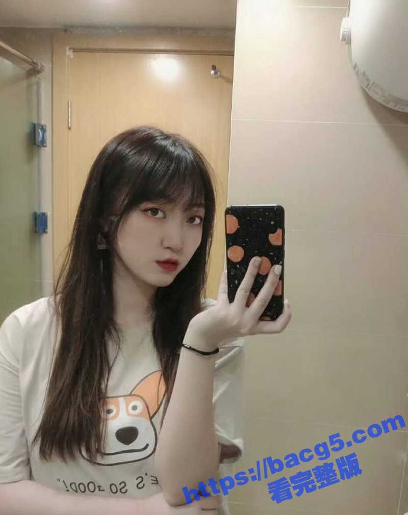 浙江嘉兴大学学生妹 吴佳雯 发露奶照撩骚勾引炮友 脸穴同框自慰反差极大！