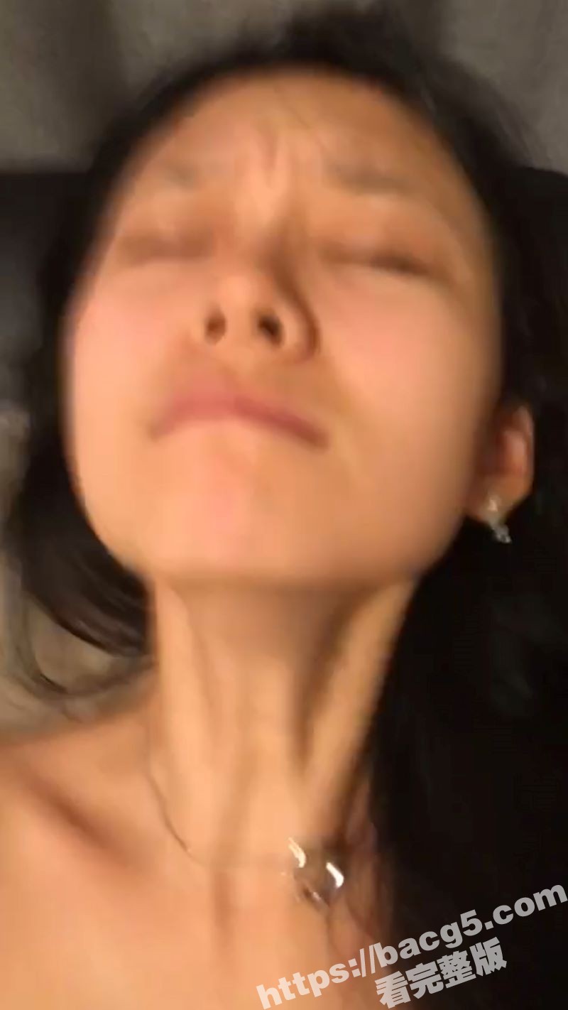高颜值人妻偷情视频曝相关图片