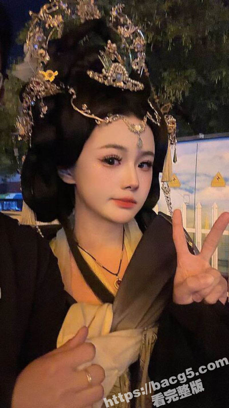 逆天老哥面基大屌萝莉 边爆菊边手淫 酣畅淋漓大战一晚 润滑油用了整整一瓶 太牛逼了！