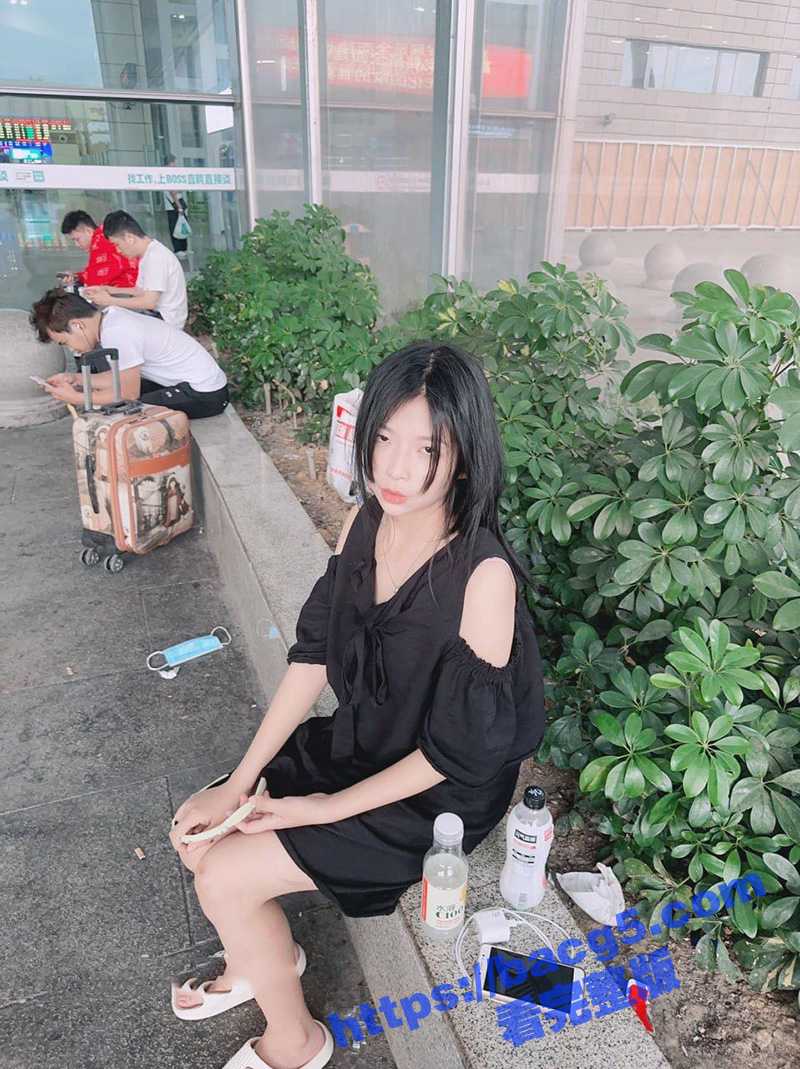 极品学生妹被男友变态调教 马路上跪地求扇 清纯美女被玩的遍体鳞伤 只为让男友玩的开心刺激