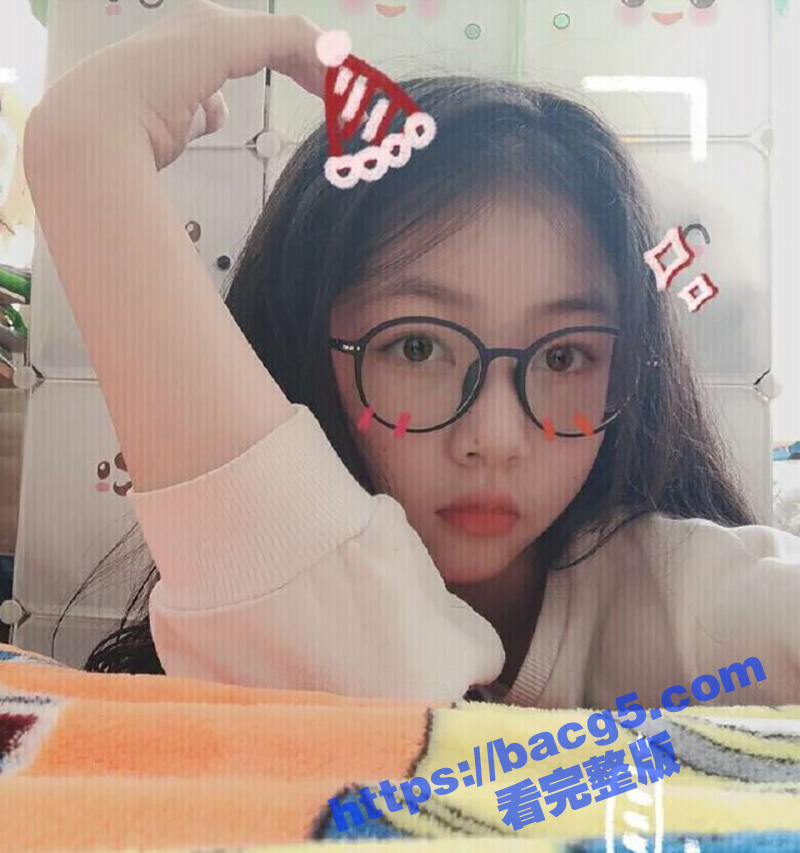 反差眼镜女大学生 被金主调教成骚母狗 各种场合忘我口交 表情销魂口技一流