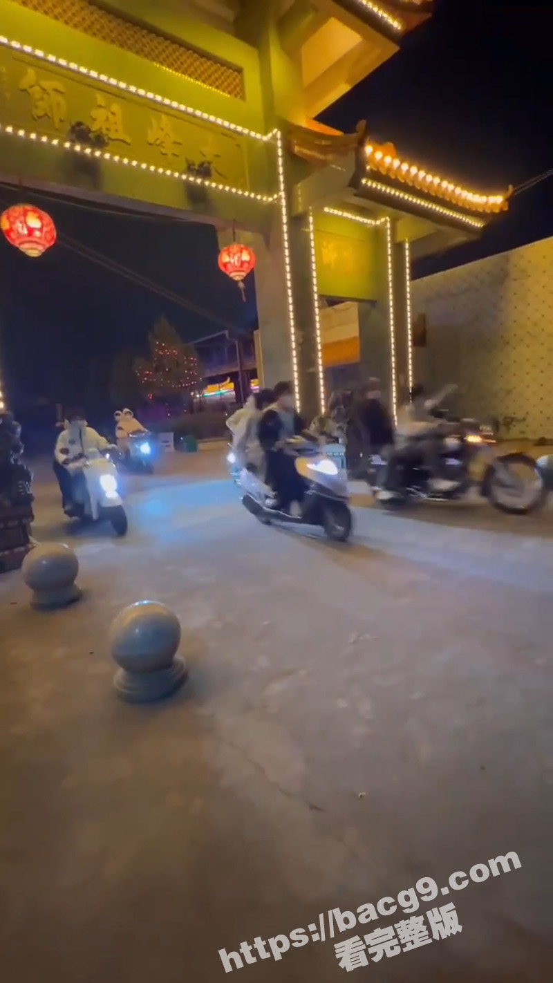 鬼火少年的热血时刻 骑上电驴满大街找茬 看到不顺眼就是一顿干 现场火拼视频流出 画面堪比古惑仔！