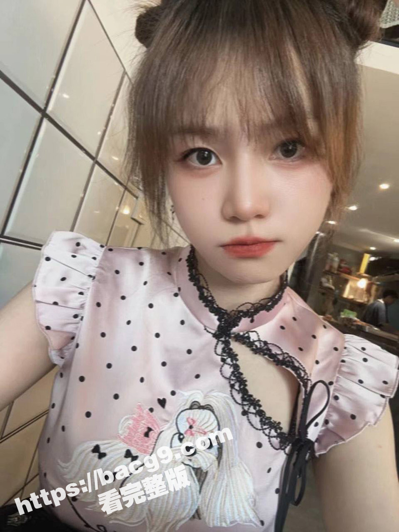 女友网瘾太大怎么办？让她吃鸡巴放松一下 还一直盯着电脑屏幕看！