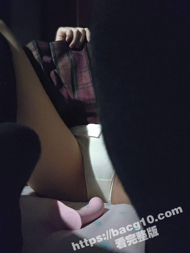 极品反差学生妹 自慰相关图片