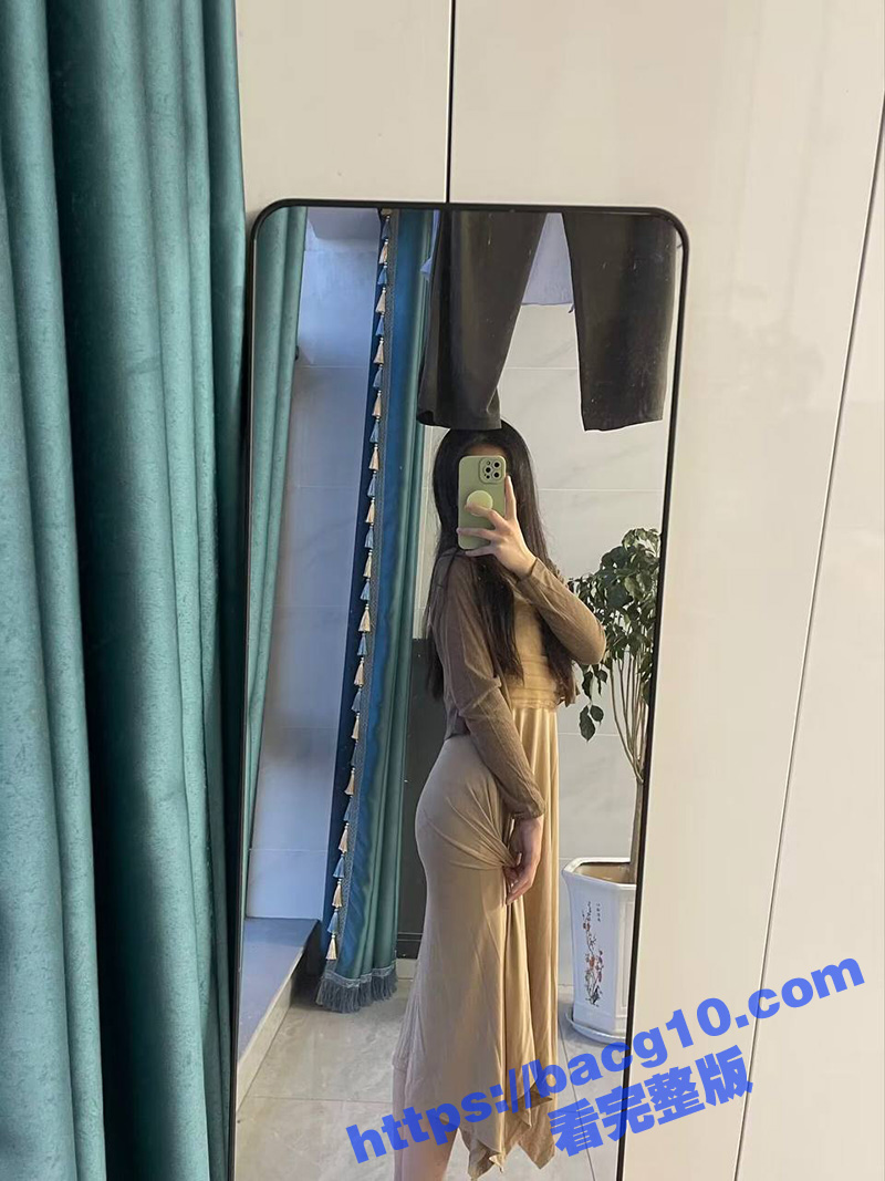 黑长直反差婊被炮友调相关图片