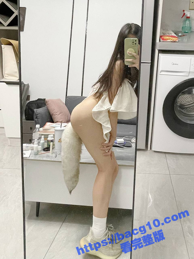 黑长直反差婊被炮友调相关图片