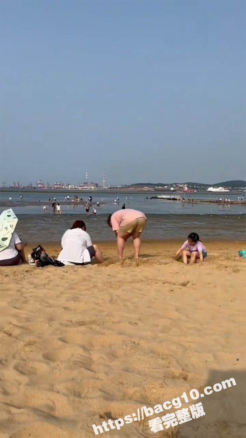 长腿母狗沙滩露穴 光相关图片