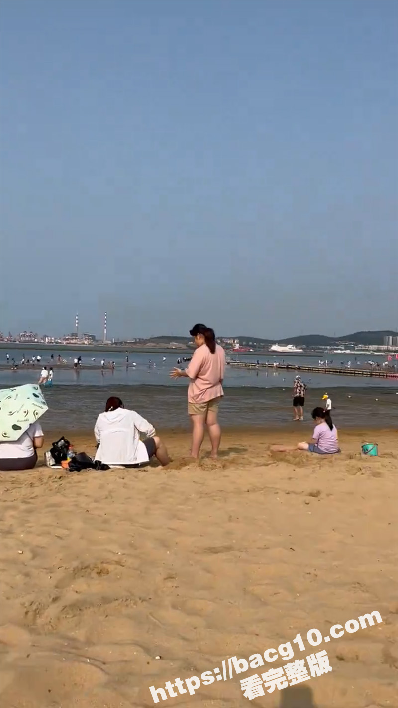 长腿母狗沙滩露穴 光相关图片