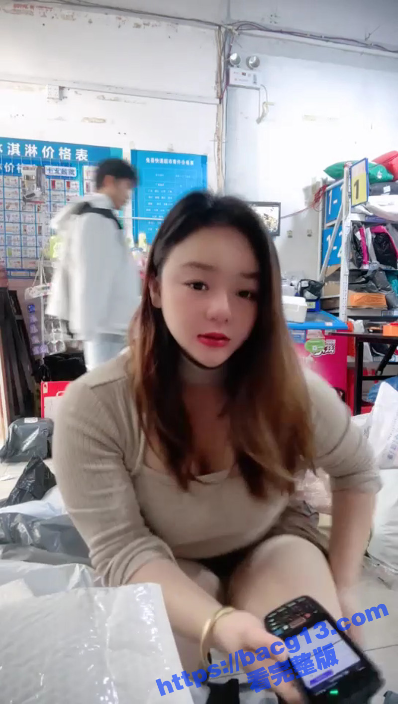 饥渴人妻上班偷偷玩露相关图片