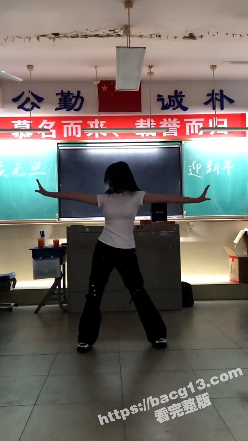 学霸班会跳热舞动作过相关图片