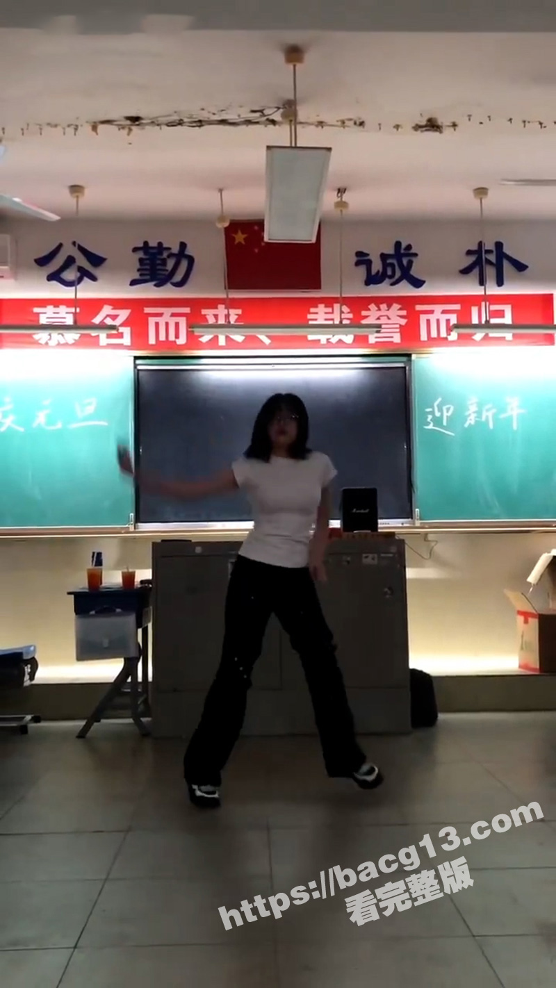 学霸班会跳热舞动作过相关图片