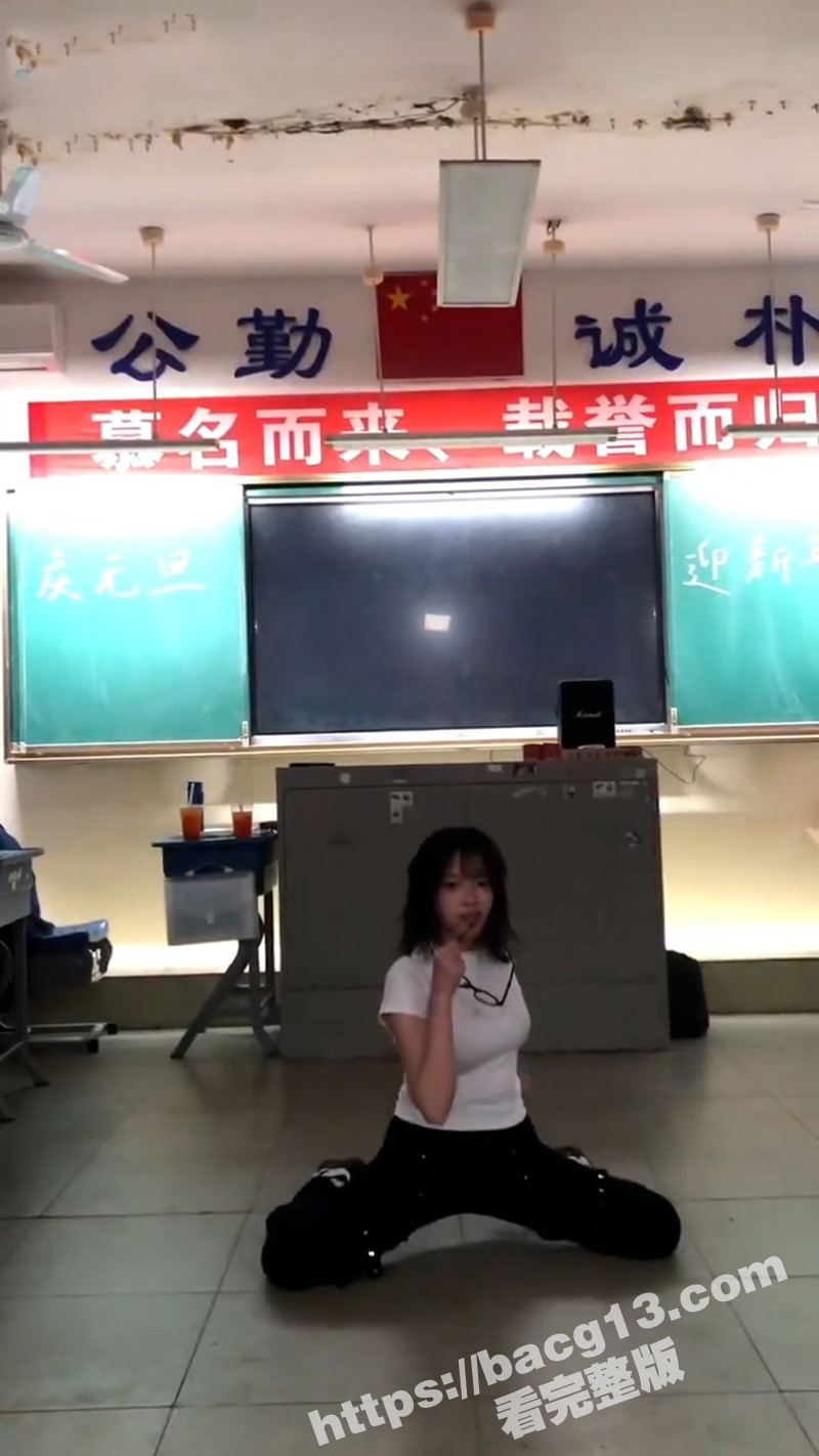 学霸班会跳热舞动作过相关图片