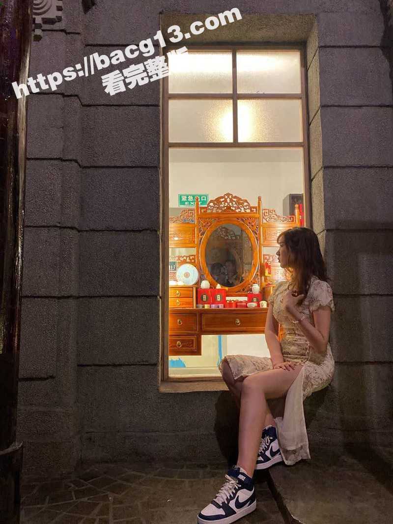 济南师范学校大三学姐 李晓薇 找人舔逼舔到高潮 张开骚穴猛操射爆！