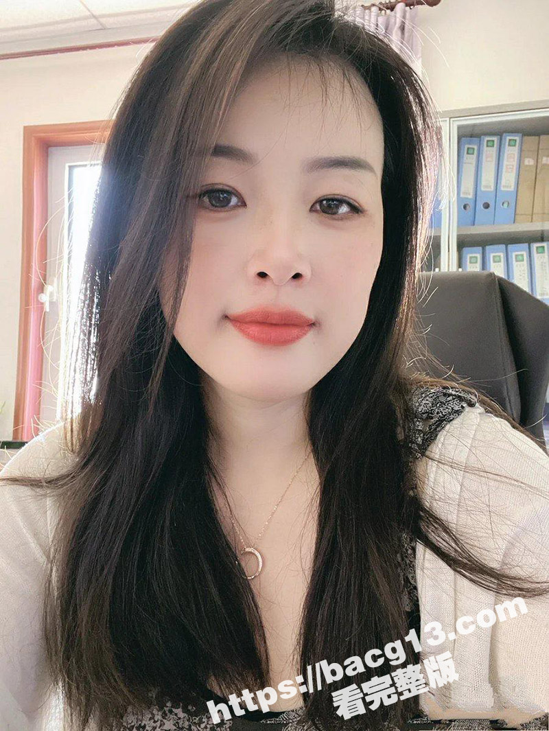 黑皮体育生陌陌约炮 遇86年高颜值富婆 粗大鸡巴操的富婆嗷嗷叫 兄弟也是成功走上捷径了啊！