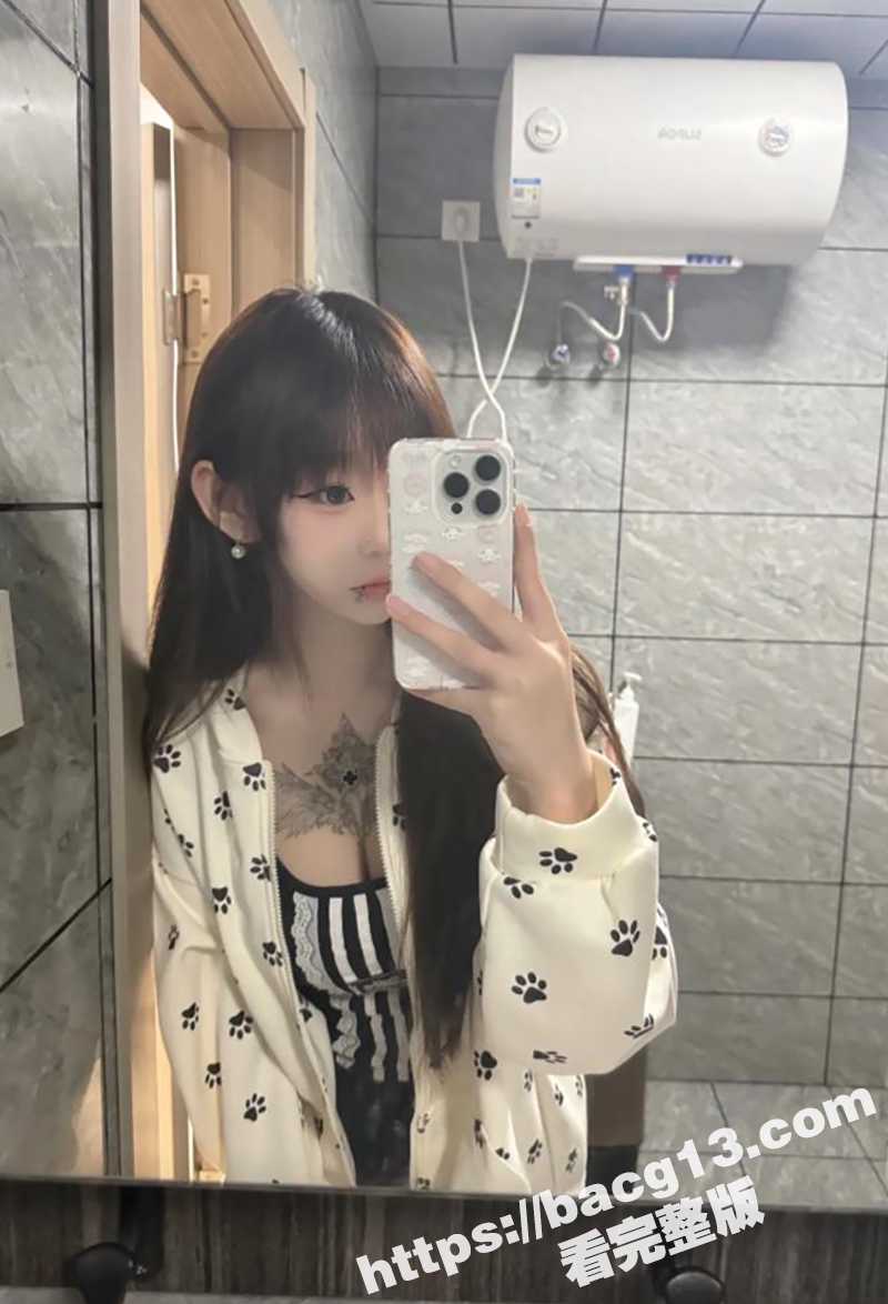 抖音童颜爆乳网红 小相关图片