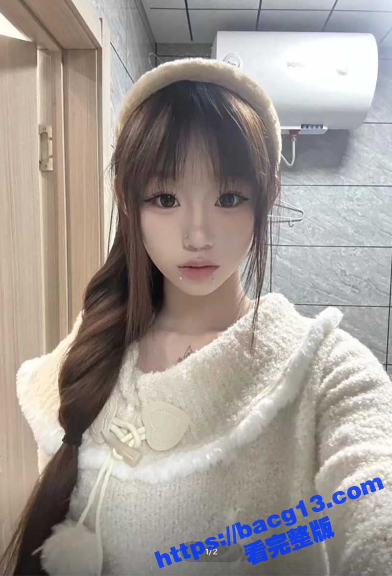 抖音童颜爆乳网红 小相关图片