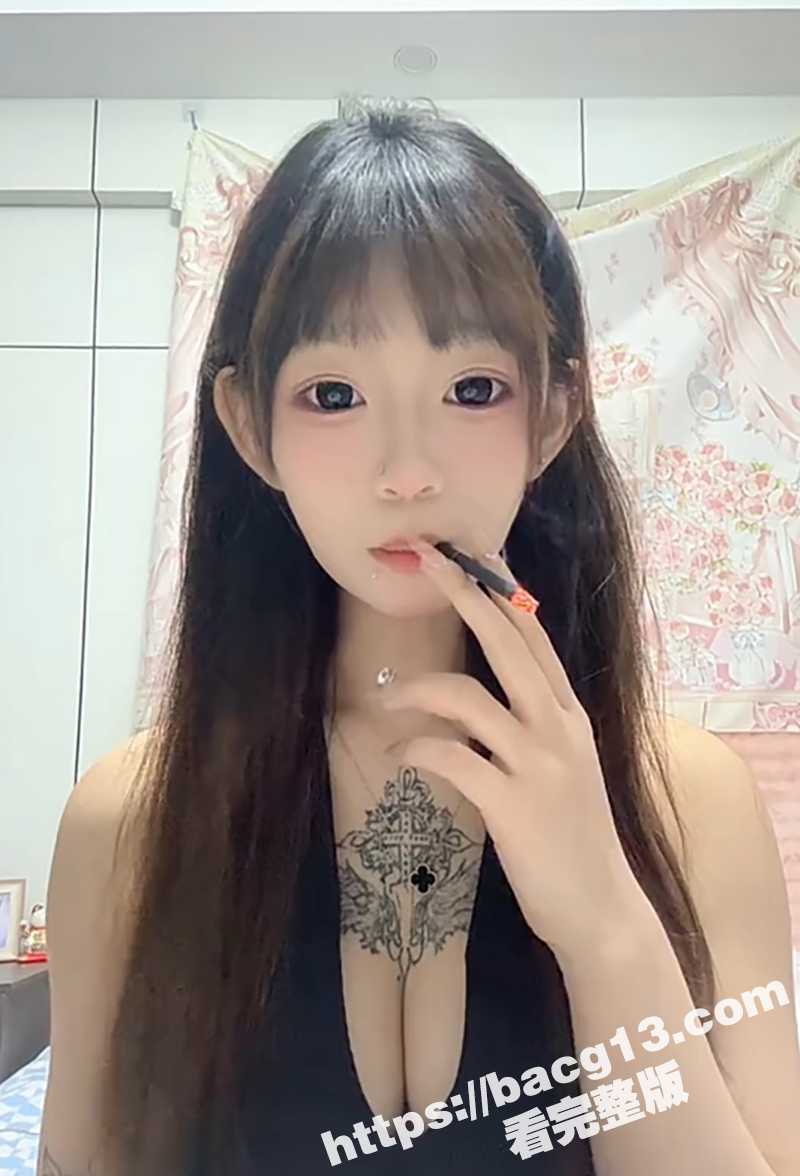 抖音童颜爆乳网红 小相关图片